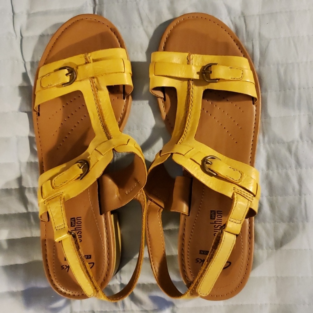 CLARKS yellow leather Sandals